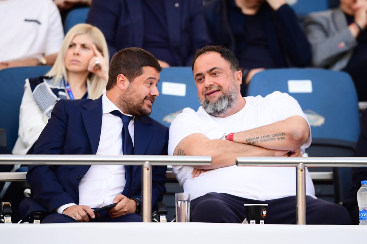 Ο πρόεδρος της ΕΠΟ, Μάκης Γκαγκάτσης, δίπλα στον ισχυρό άνδρα του Ολυμπιακού, Βαγγέλη Μαρινάκη, στις εξέδρες του ΟΑΚΑ (ΦΩΤΟ Eurokinissi)