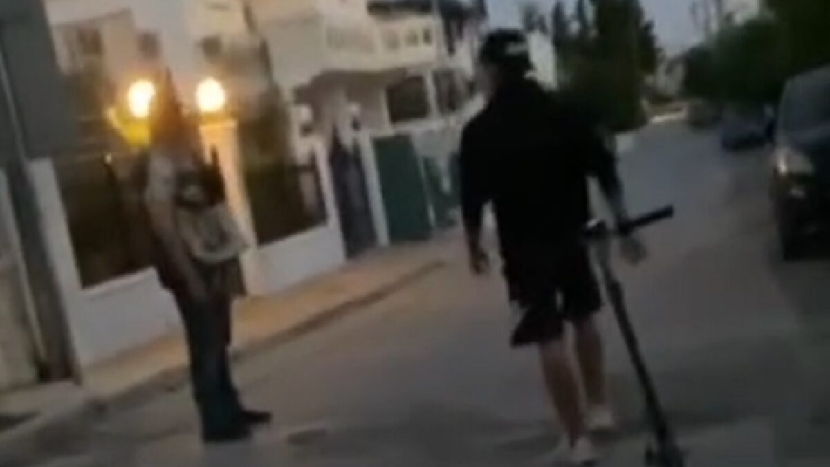 Γλυκά Νερά: «Λυπάμαι πολύ για το συμβάν, είμαστε σοκαρισμένοι», λέει ο πατέρας του 17χρονου για τον ξυλοδαρμό του 48χρονου
