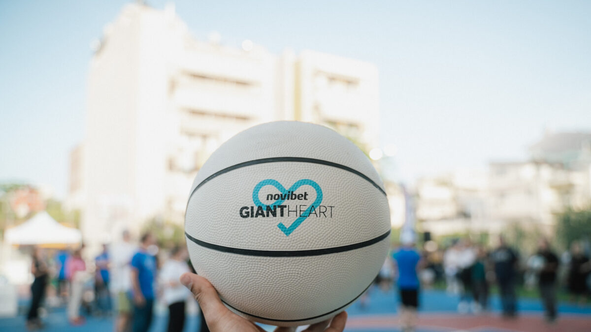 Giant Heart Roadshow: Το μπάσκετ γίνεται γιορτή στις πλατείες από τη Novibet