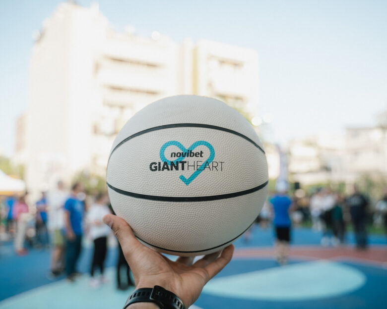Giant Heart Roadshow: Το μπάσκετ γίνεται γιορτή στις πλατείες από τη Novibet
