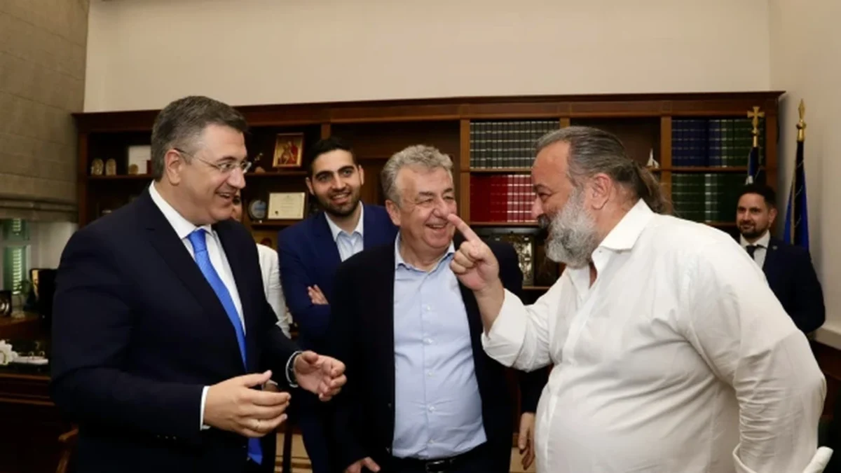 Ο ισχυρός άνδρας της ΑΕΚ, Μάριος Ηλιόπουλος στην περιφέρεια Κρήτης (ΦΩΤΟ neakriti.gr)