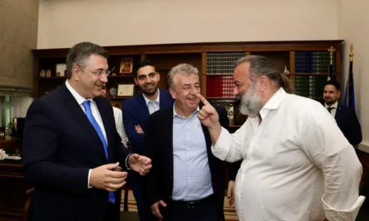 Ο ισχυρός άνδρας της ΑΕΚ, Μάριος Ηλιόπουλος στην περιφέρεια Κρήτης (ΦΩΤΟ neakriti.gr)
