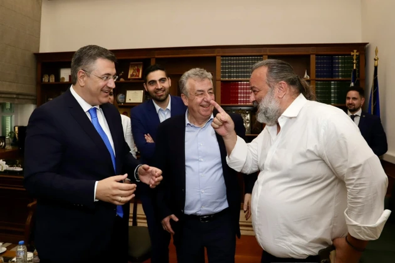 Ο ισχυρός άνδρας της ΑΕΚ, Μάριος Ηλιόπουλος στην περιφέρεια Κρήτης (ΦΩΤΟ neakriti.gr)