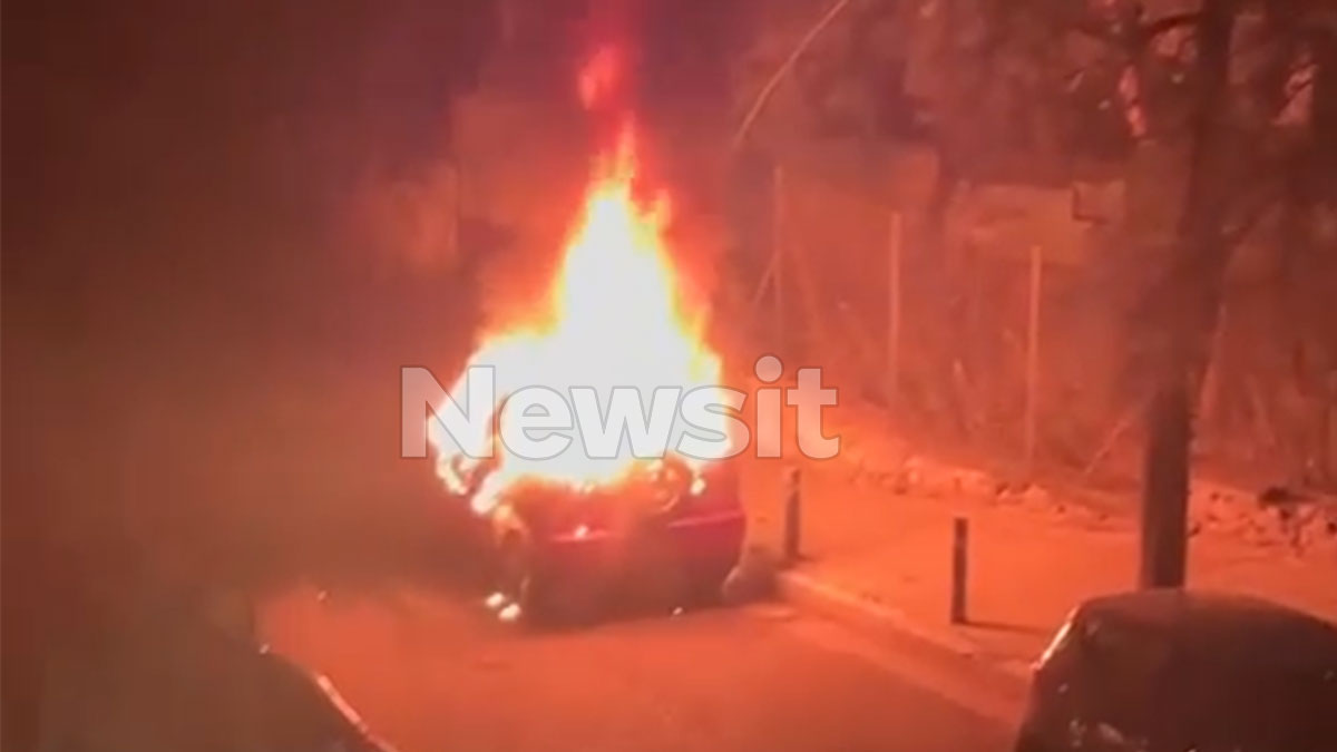 Το καμένο αυτοκίνητο στο Μετς