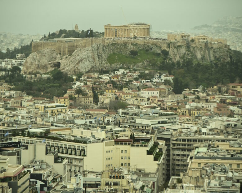 Καιρός: 30αρια με αφρικανική σκόνη τα επόμενα 24ωρα – Οι πιο «πνιγηρές» ημέρες η Τετάρτη και η Πέμπτη