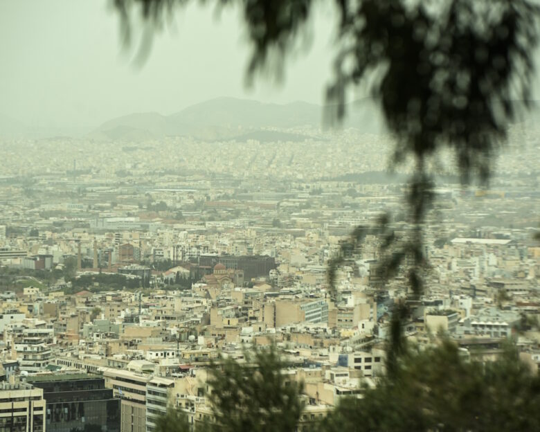 Καιρός: 30αρια με αφρικανική σκόνη τα επόμενα 24ωρα – Οι πιο «πνιγηρές» ημέρες η Τετάρτη και η Πέμπτη