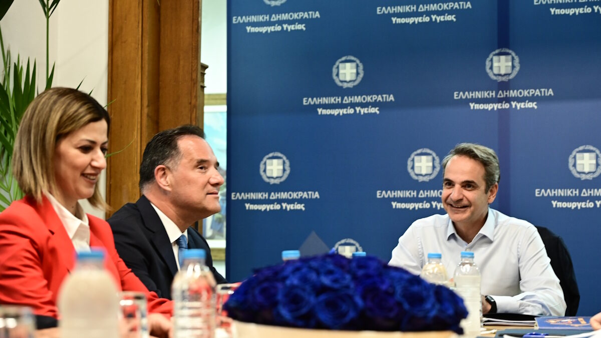 Ο Κυριάκος Μητσοτάκης προεδρεύει σύσκεψης στο Υπουργείο Υγείας