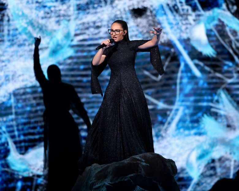 Eurovision 2025: Έτοιμη η Klavdia με την «Αστερομάτα» για τον αποψινό B΄Ημιτελικό – Το επιβλητικό ρούχο και η εκπληξη επί σκηνής