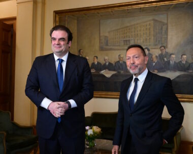 Ο Κυριάκος Πιερρακάκης και ο Γιάννης Στουρνάρας