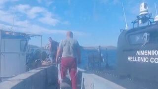 Στιγμιότυπο από τη διάσωση του αγνοούμενου ψαρά στη Λέρο