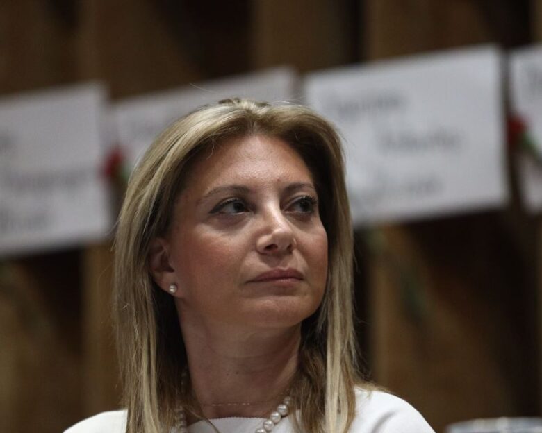 Καρυστιανού για Καρώνη: «Αδίστακτος και σκοτεινός, διαπράττει την μέγιστη ύβριν»