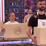 Οι 10 παίκτες ετοιμάζονται να ανοίξουν τα κουτιά για το Mystery Box του MasterChef