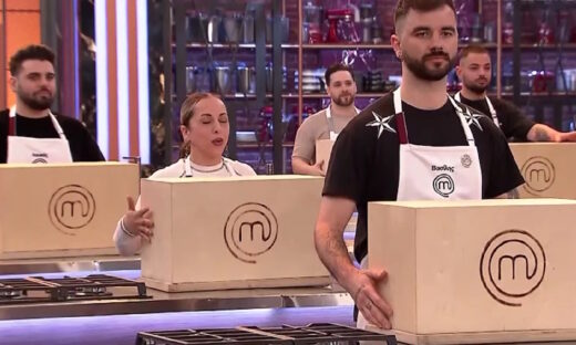 Οι 10 παίκτες ετοιμάζονται να ανοίξουν τα κουτιά για το Mystery Box του MasterChef