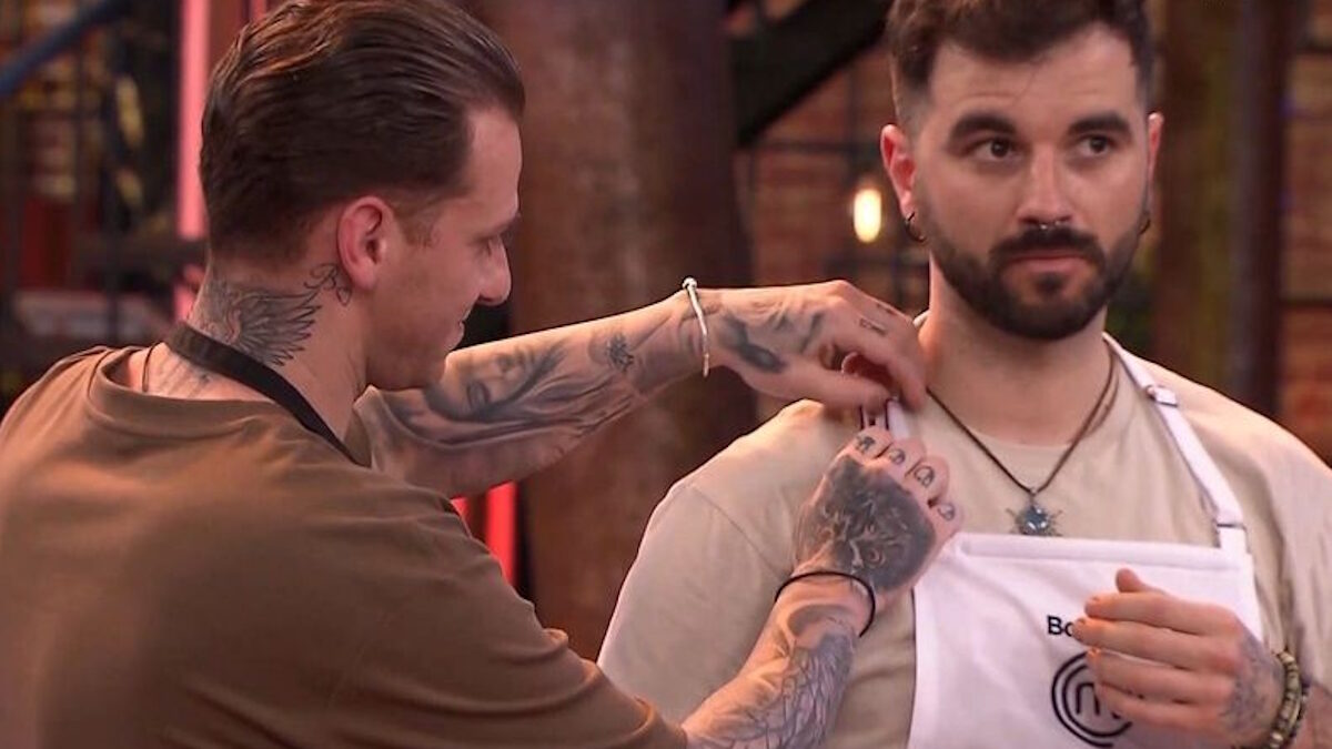 Ο Παντελής αποχωρεί από το MasterChef και δίνει το pin της αρχηγίας της μπορντό μπριγάδας στον Βασίλη