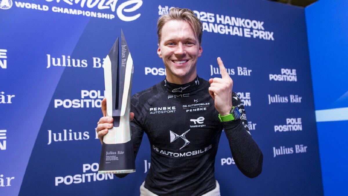 GUNTHER Maximilian (ger), DS Penske, DS E-Tense FE25, portrait celebrating his pole position during the Shanghai ePrix, 10th and 11th round of the 2024-25 ABB FIA Formula E World Championship, on the Shanghai International Circuit from May 31 to June 1, 2025 in Shanghai, China - Photo Julien Delfosse