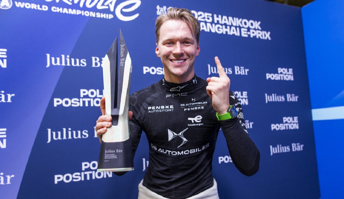 GUNTHER Maximilian (ger), DS Penske, DS E-Tense FE25, portrait celebrating his pole position during the Shanghai ePrix, 10th and 11th round of the 2024-25 ABB FIA Formula E World Championship, on the Shanghai International Circuit from May 31 to June 1, 2025 in Shanghai, China - Photo Julien Delfosse