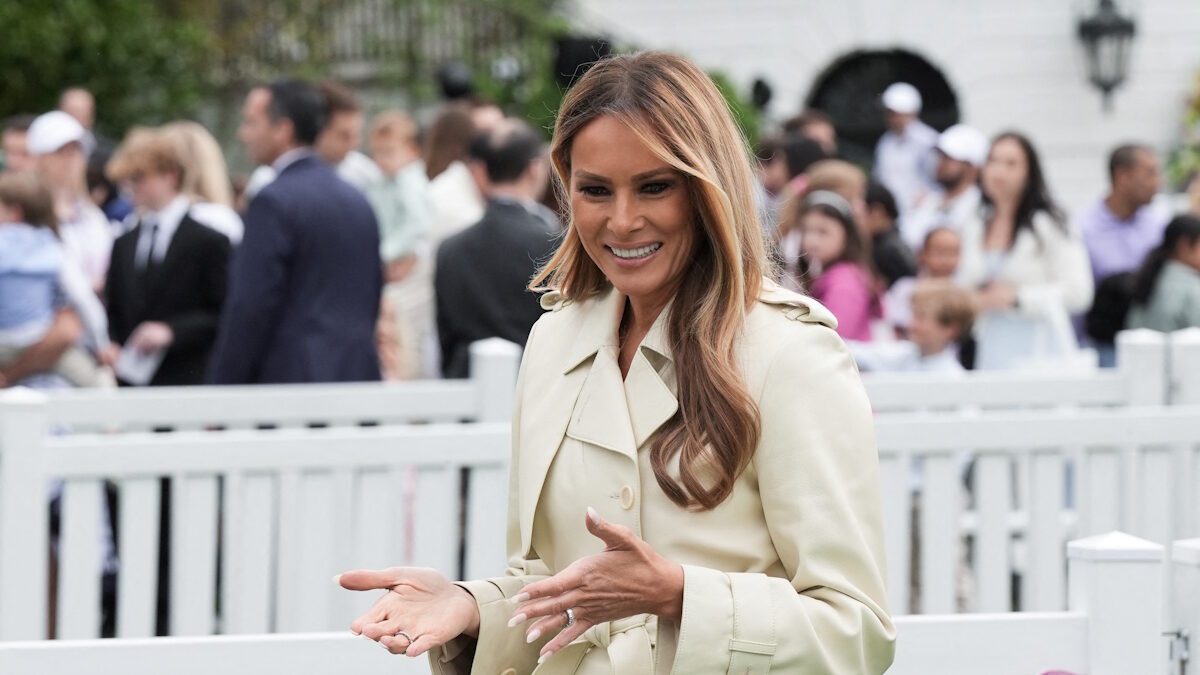 Η Πρώτη Κυρία των ΗΠΑ, Melania Trump στον κήπο του Λευκού Οίκου