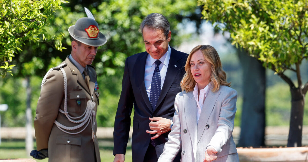 Συνάντηση Μητσοτάκη – Μελόνι στη επιβλητική Villa Pamphili στην Ρώμη