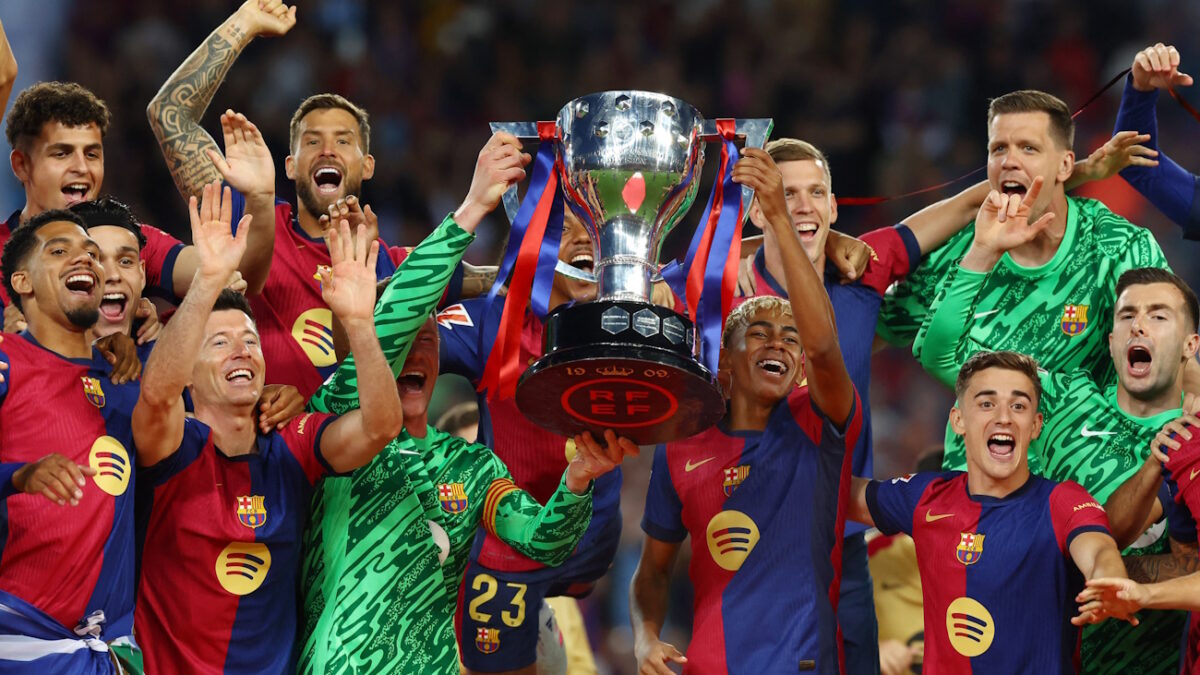 Η Μπαρτσελόνα κέρδισε τη La Liga και το πανηγύρισε μέσα στο "Μονζουίκ" (ΦΩΤΟ REUTERS