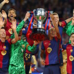 Η Μπαρτσελόνα κέρδισε τη La Liga και το πανηγύρισε μέσα στο "Μονζουίκ" (ΦΩΤΟ REUTERS