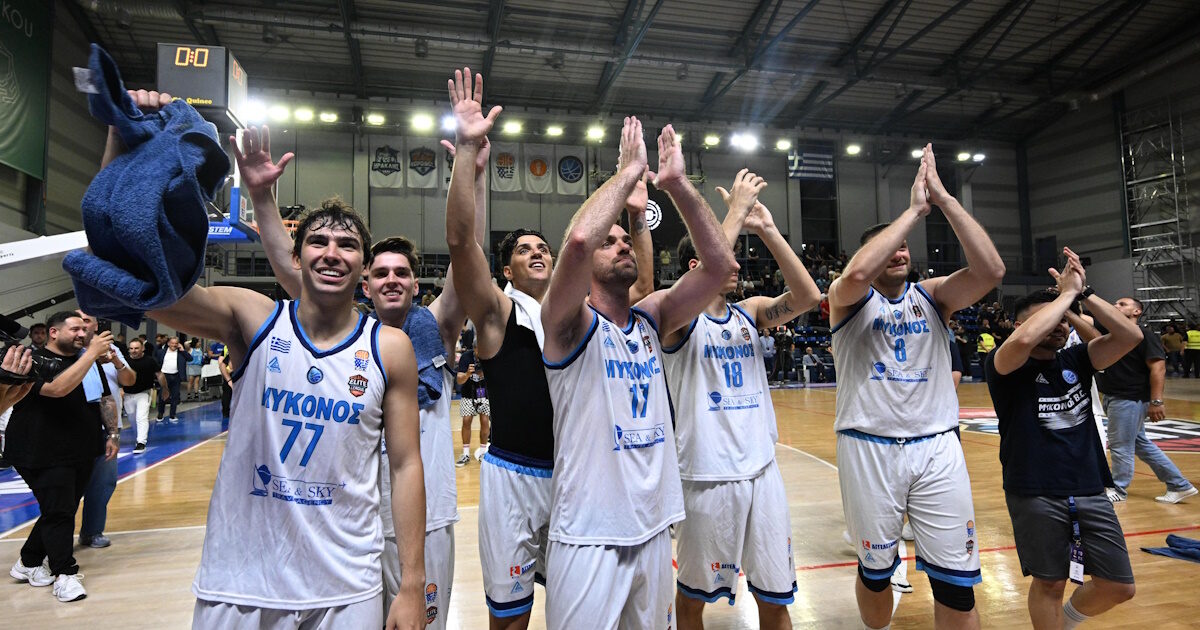 Mykonos: Hamos at the port of the island, at the reception of the Elite League champions