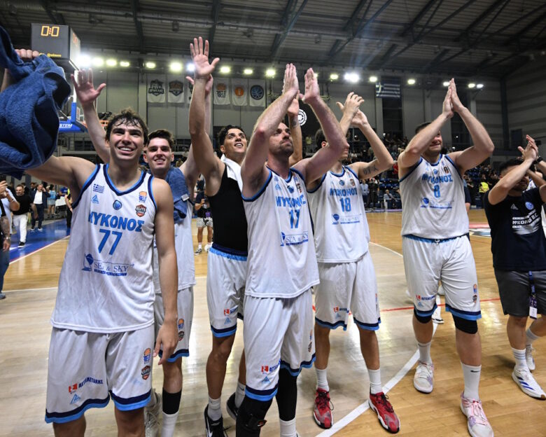 Μύκονος: Χαμός στο λιμάνι του νησιού, στην υποδοχή των πρωταθλητών της Elite League