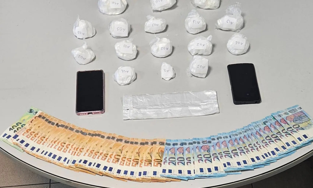 Κατασχεμένα ναρκωτικά και χρήματα από τη δράση της σπείρας στη Θεσσαλονίκη