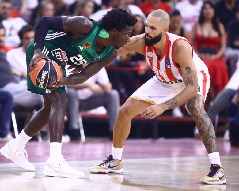 Euroleague: Κέντρικ Ναν και Εβάν Φουρνιέ υποψήφιοι για τη Magic Moment της σεζόν