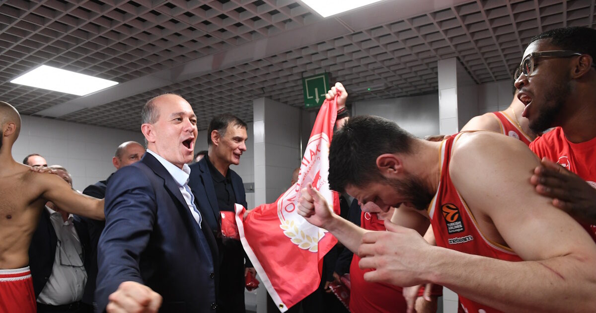 Olympiacos: The festivities after qualifying for the Final Four and “Two F@CKING More” by Papanikolaou