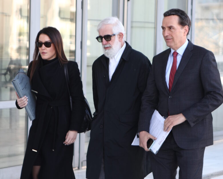 Δίκη Φιλιππίδη: «Εδώ είδαμε πορνό» είπε ο εισαγγελέας για βίντεο καταγγέλλουσας που προβλήθηκε στο δικαστήριο