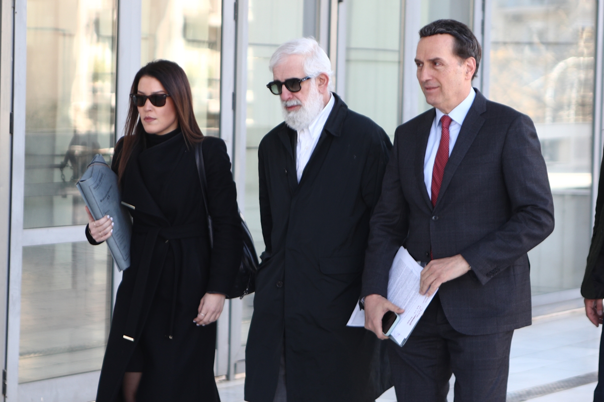 Ο ηθοποιός Πέτρος Φιλιππίδης προσέρχεται στο δικαστήριο