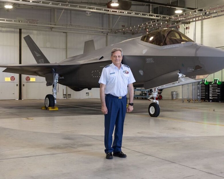 F-35 στην Ελλάδα: «Όλα κινούνται βάσει προγράμματος» είπε ο Αρχηγός ΓΕΑ – Επισκέφτηκε τα slots παραγωγής των stealth αεροσκαφών