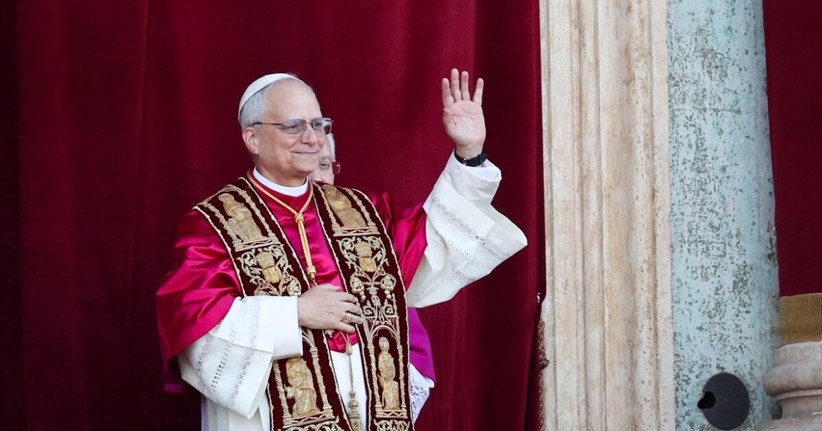 Πάπας Λέων 14ος: Ποιος είναι ο Αμερικανός Ρόμπερτ Πρεβόστ που εξελέγη νέος Ποντίφικας