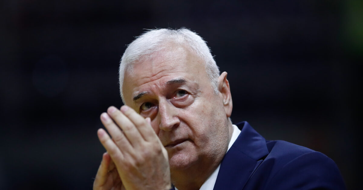Φίλοι της ΑΕΚ πήγαν σπίτι του Ντράγκαν Σάκοτα και τον αποθέωσαν