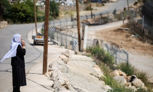 Γυναίκα στα σύνορα Ισραήλ και Συρίας