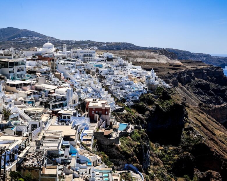 Στέγη με το σταγονόμετρο στα τουριστικά νησιά