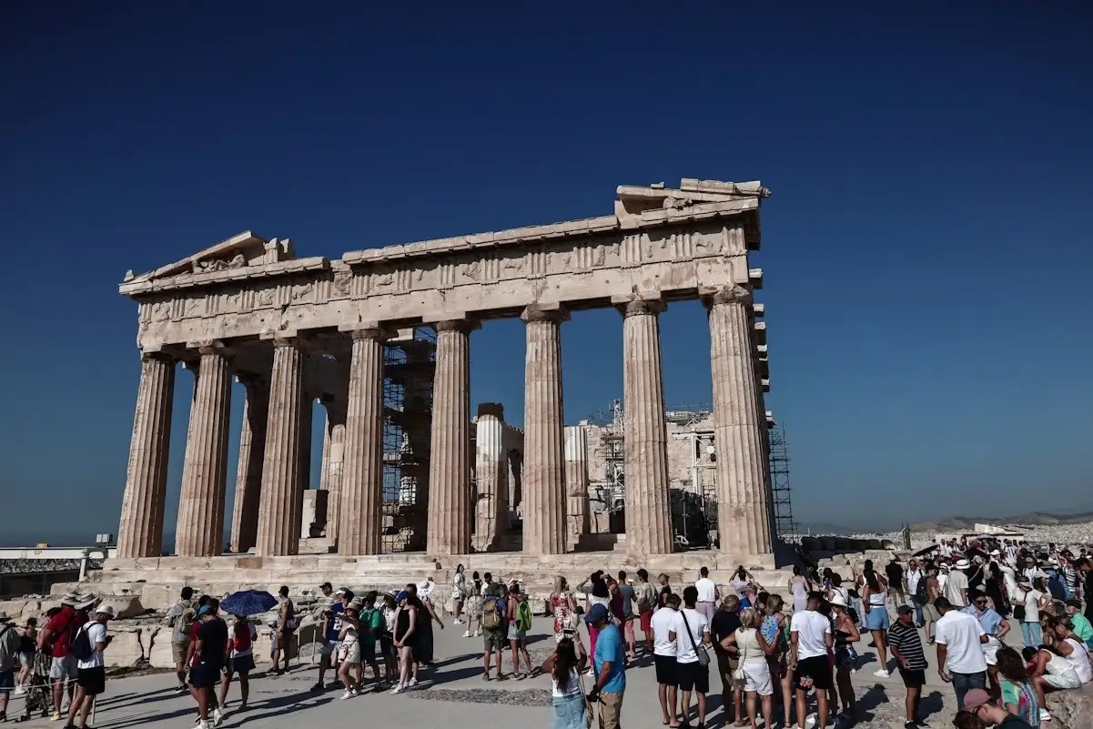 Τουρίστες στην Ακρόπολη