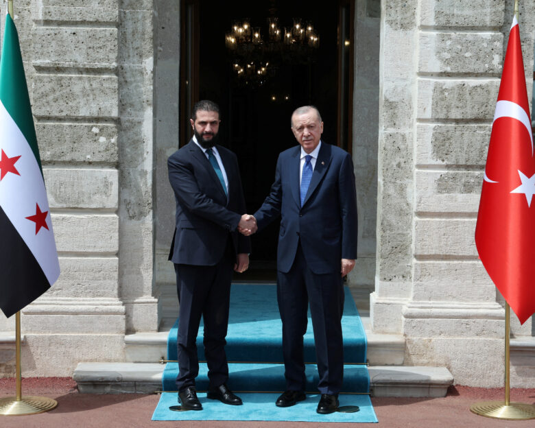 Τουρκία: Τετ α τετ Ερντογάν και Τζολάνι μετά την άρση των αμερικανικών κυρώσεων στη Συρία