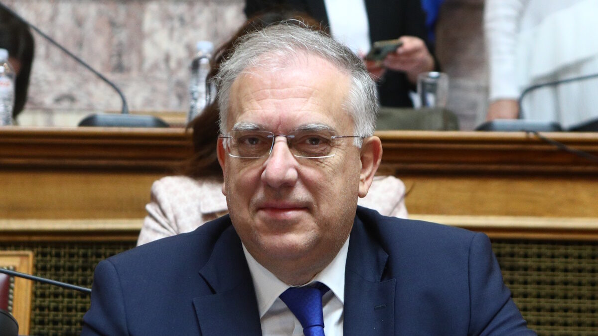 Ο Τάκης Θεοδωρικάκος στη Βουλή
