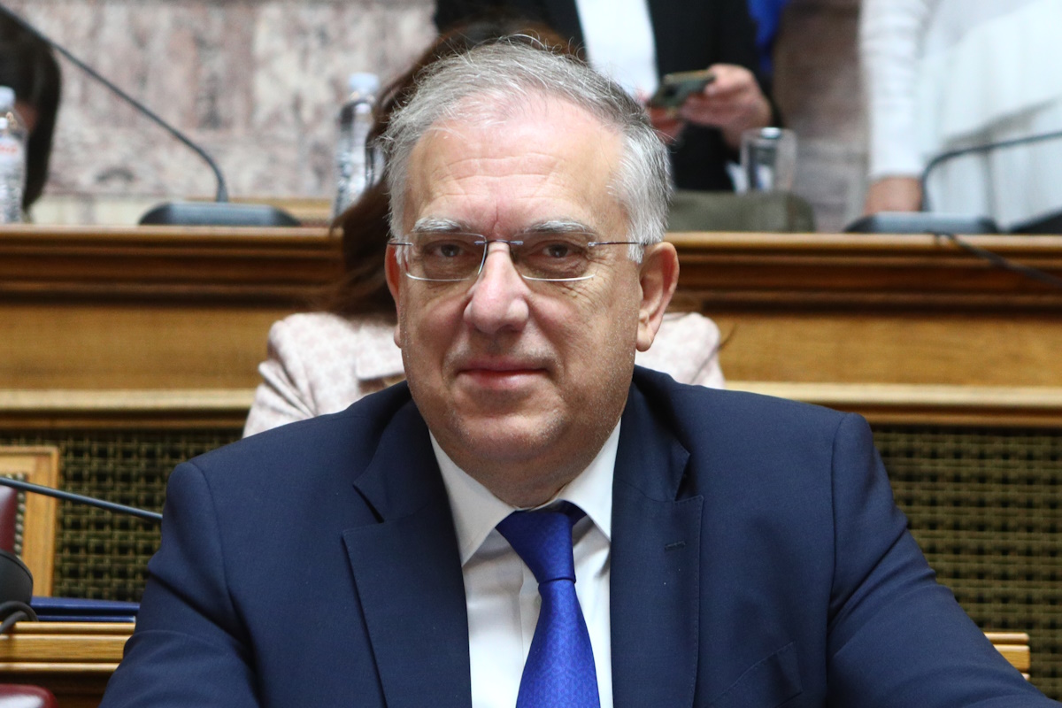 Ο Τάκης Θεοδωρικάκος στη Βουλή