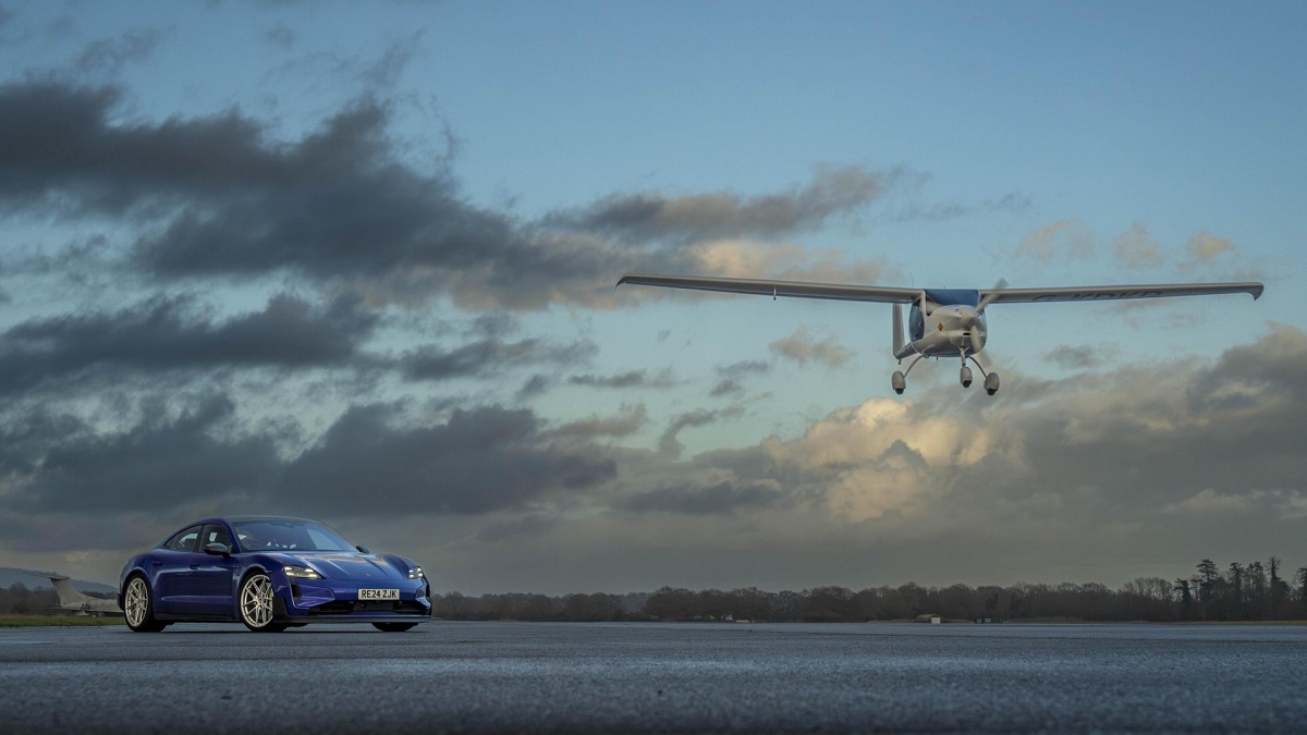 Taycan Turbo GT-Pipistrel Velis Electro