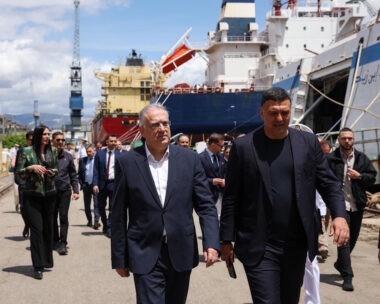 ο Υπουργός Ανάπτυξης, Τάκης Θεοδωρικάκος, μαζί με τον Υπουργό Ναυτιλίας και Νησιωτικής Πολιτικής, Βασίλη Κικίλια