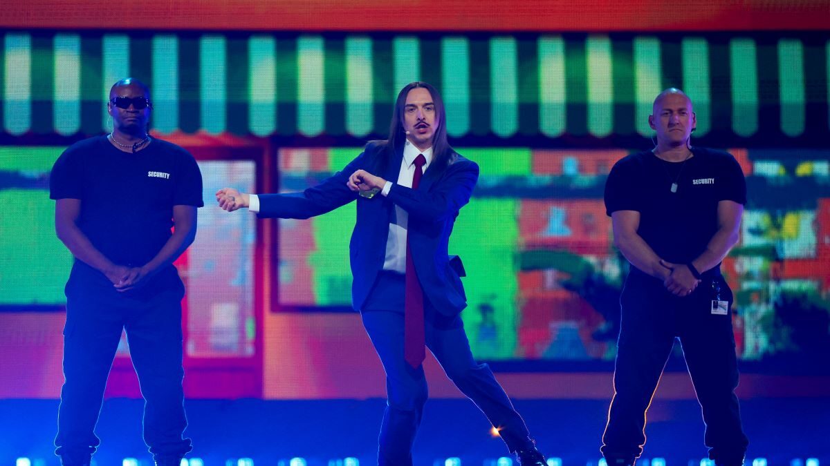Ο Tommy Cash, εκπροσωπώντας την Εσθονία, ερμηνεύει το «Espresso Macchiato»