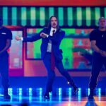 Ο Tommy Cash, εκπροσωπώντας την Εσθονία, ερμηνεύει το «Espresso Macchiato»