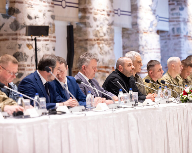 Ουκρανία και Ρωσία θα ανταλλάξουν 1.000 αιχμαλώτους πολέμου – «Ικανοποιημένη» η ρωσική πλευρά από τις ειρηνευτικές συνομιλίες