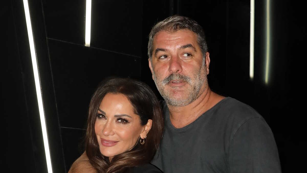 Η Δέσποινα Βανδή αγκαλιά με τον Βασίλη Μπισμπίκη
