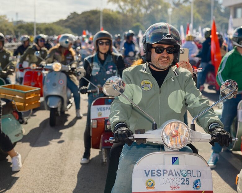 Vespa: Τρέλα ενθουσιασμού στην ετήσια συνάντηση στη Χιχόν