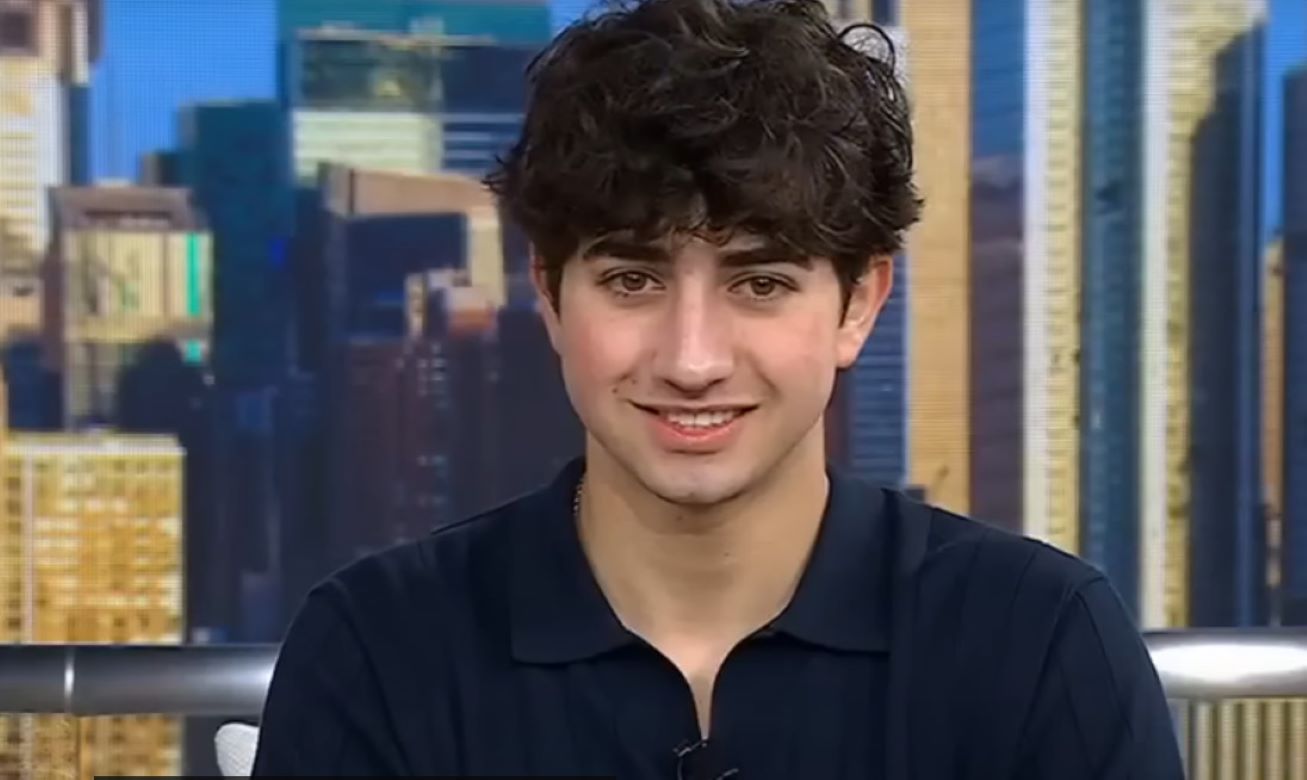 Ο Zachary Yadegari
