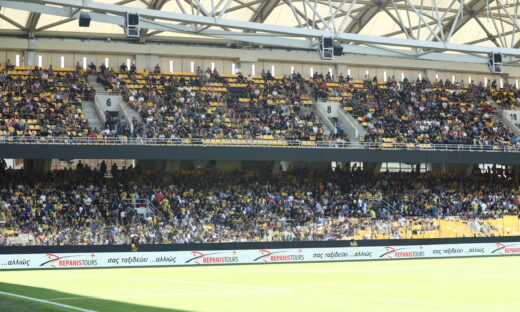 Ο κόσμος στις εξέδρες της «OPAP Arena»