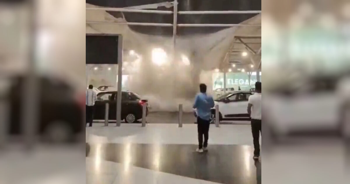 Delhi: Called a shelter at the airport from heavy rainfall in front of dozens of tourists – Watch video